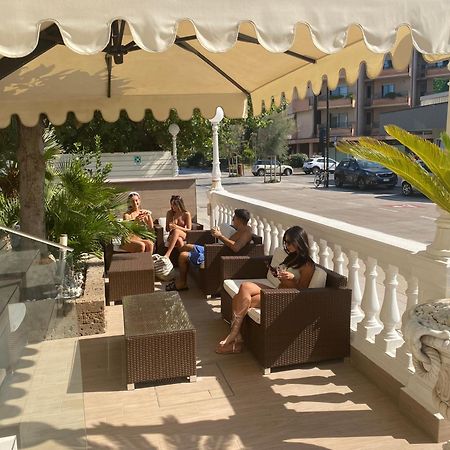 Hotel Caesar Paladium Rímini Exterior foto