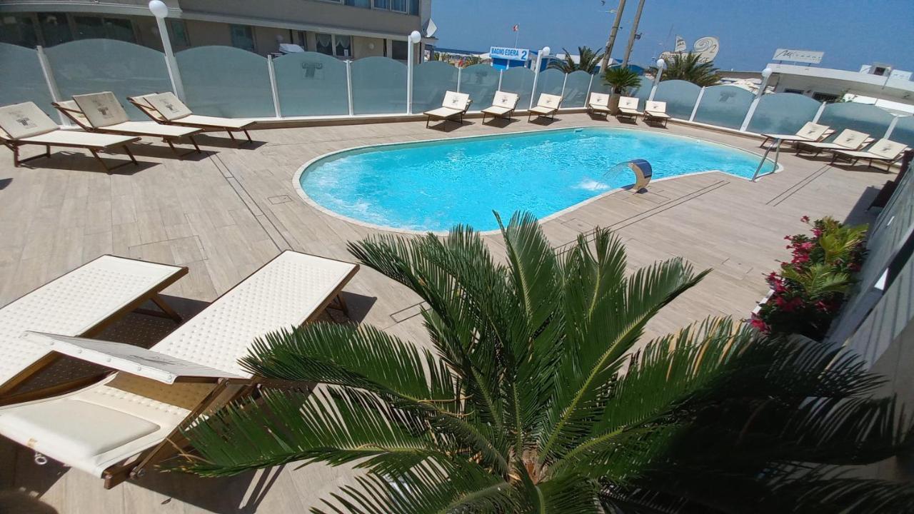Hotel Caesar Paladium Rímini Exterior foto