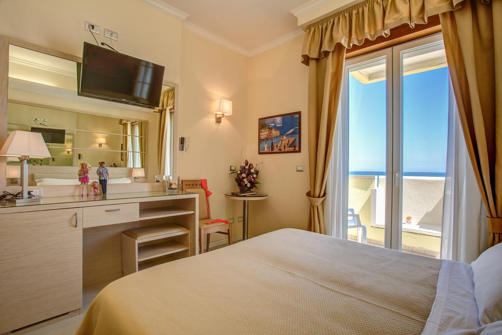 Hotel Caesar Paladium Rímini Habitación foto